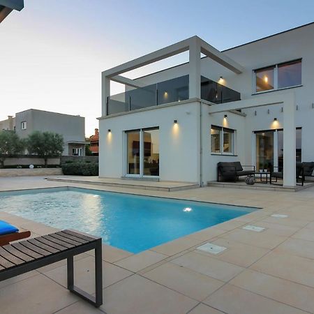 Modern Villa Nerina With Private Pool Near 普拉 外观 照片