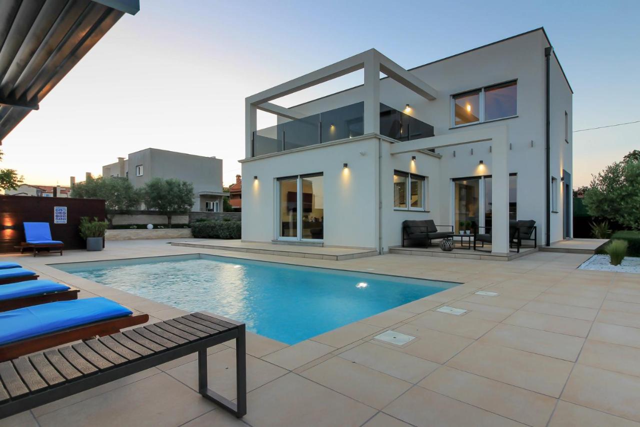 Modern Villa Nerina With Private Pool Near 普拉 外观 照片