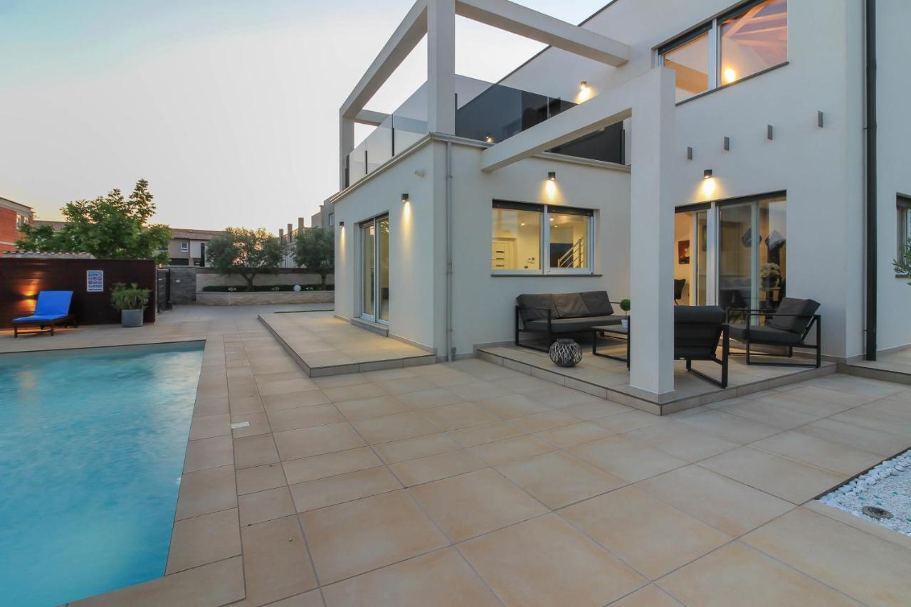 Modern Villa Nerina With Private Pool Near 普拉 外观 照片