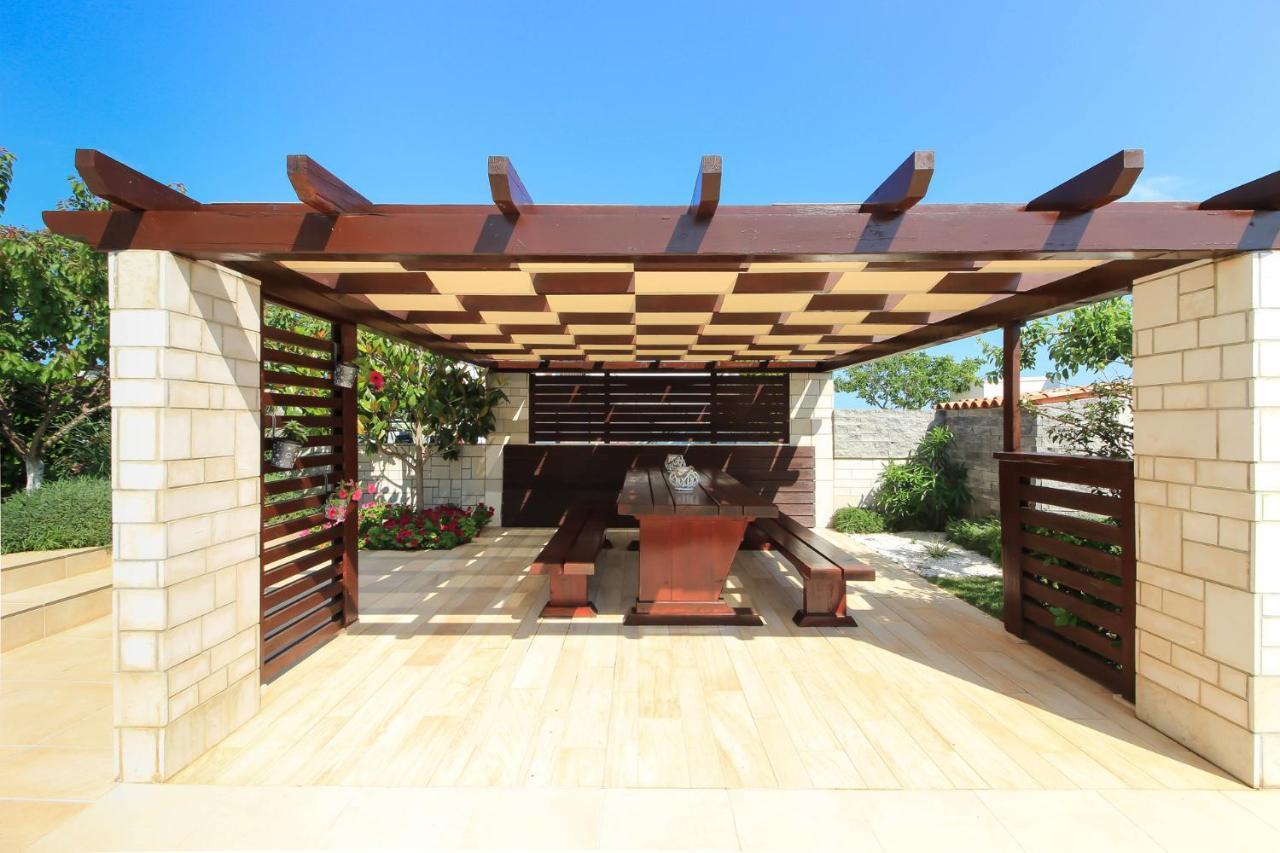 Modern Villa Nerina With Private Pool Near 普拉 外观 照片