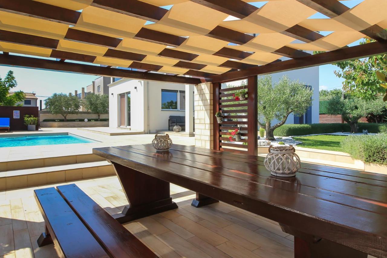 Modern Villa Nerina With Private Pool Near 普拉 外观 照片