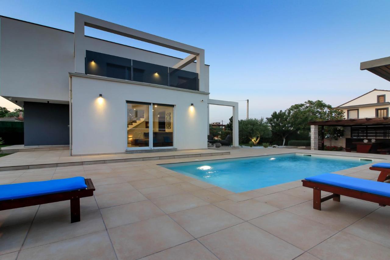 Modern Villa Nerina With Private Pool Near 普拉 外观 照片