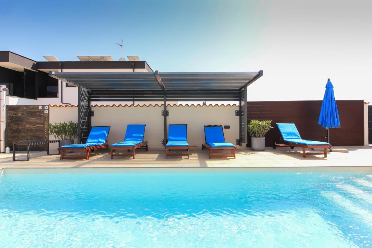 Modern Villa Nerina With Private Pool Near 普拉 外观 照片
