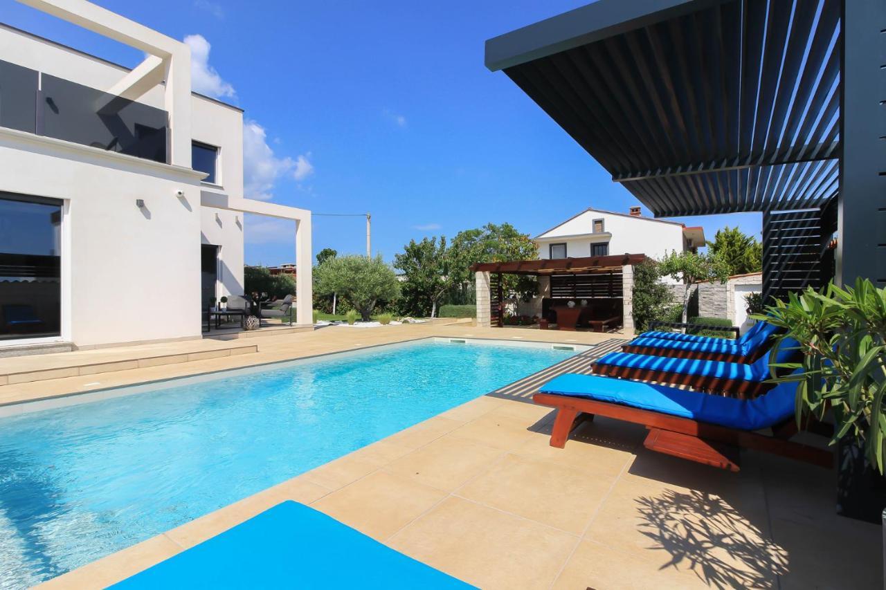 Modern Villa Nerina With Private Pool Near 普拉 外观 照片