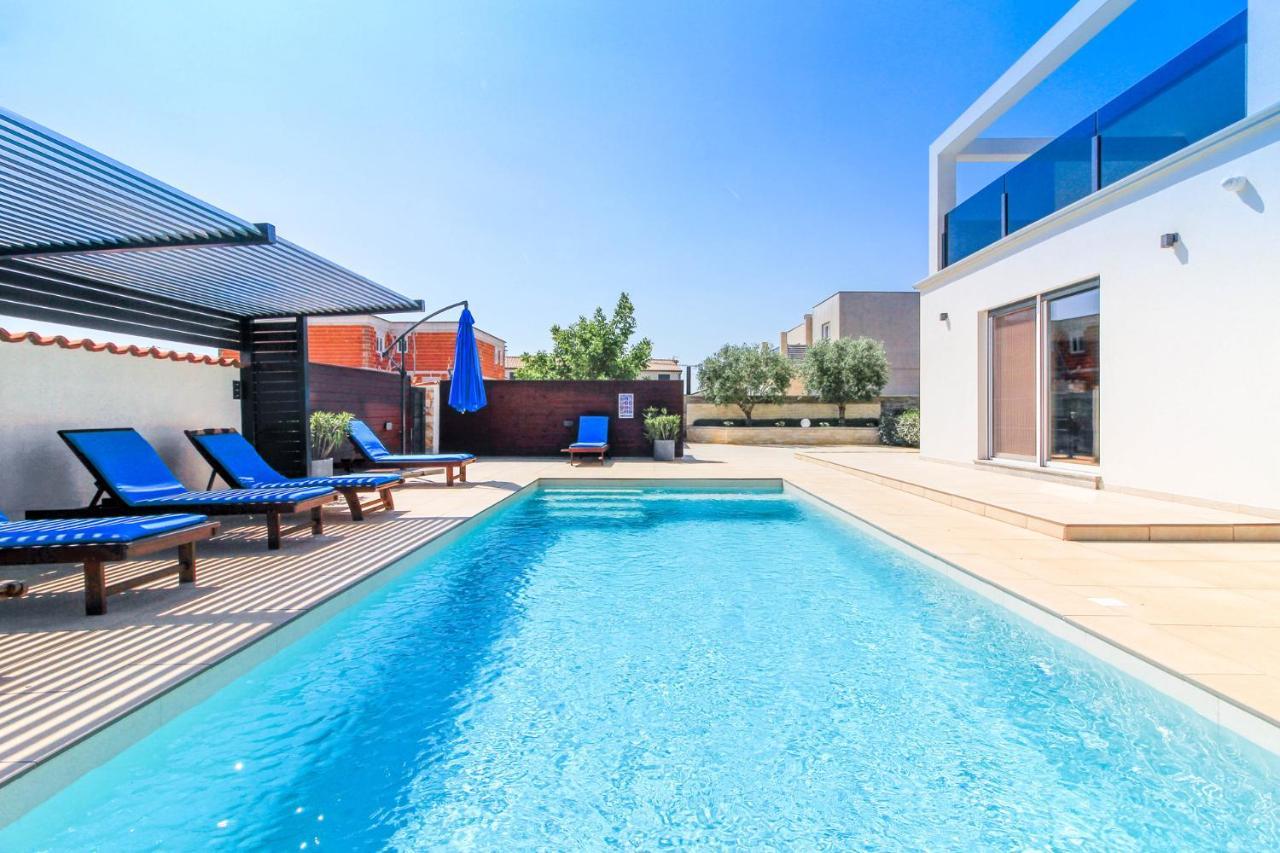 Modern Villa Nerina With Private Pool Near 普拉 外观 照片