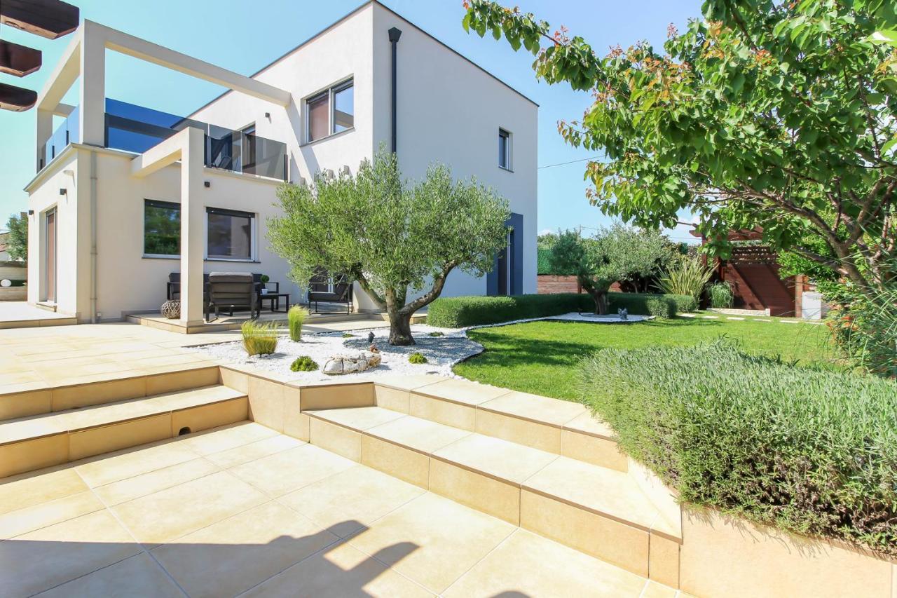 Modern Villa Nerina With Private Pool Near 普拉 外观 照片