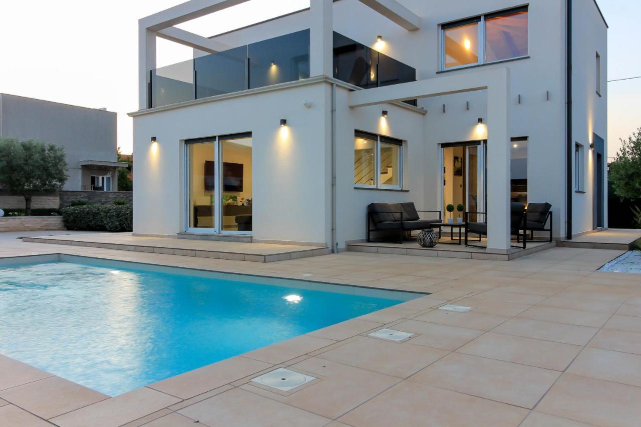 Modern Villa Nerina With Private Pool Near 普拉 外观 照片