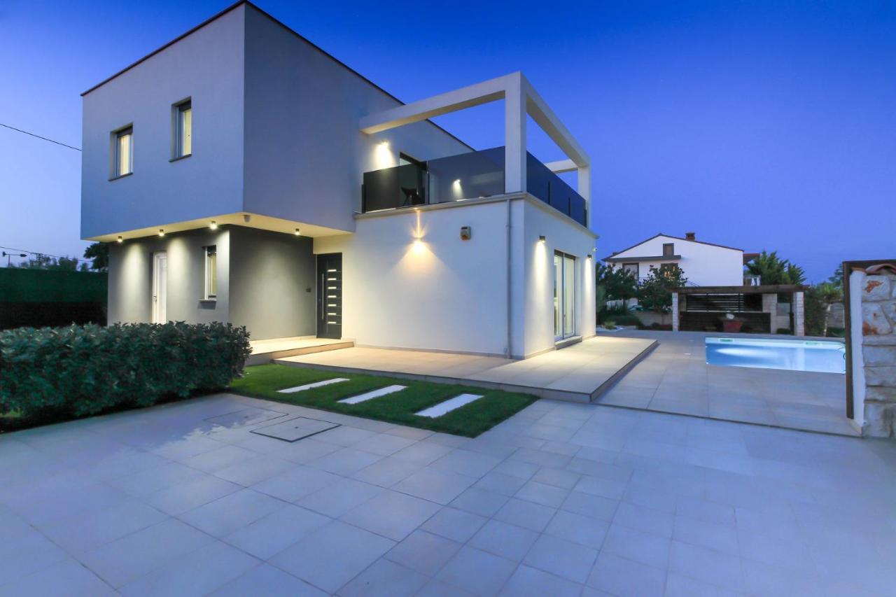 Modern Villa Nerina With Private Pool Near 普拉 外观 照片