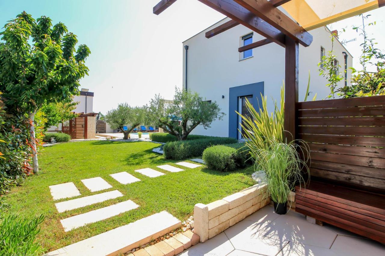 Modern Villa Nerina With Private Pool Near 普拉 外观 照片
