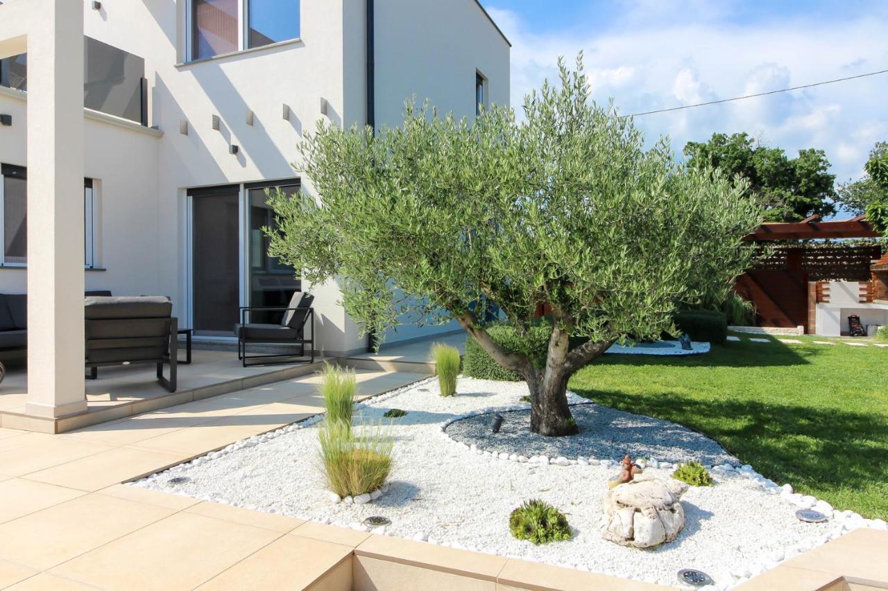 Modern Villa Nerina With Private Pool Near 普拉 外观 照片