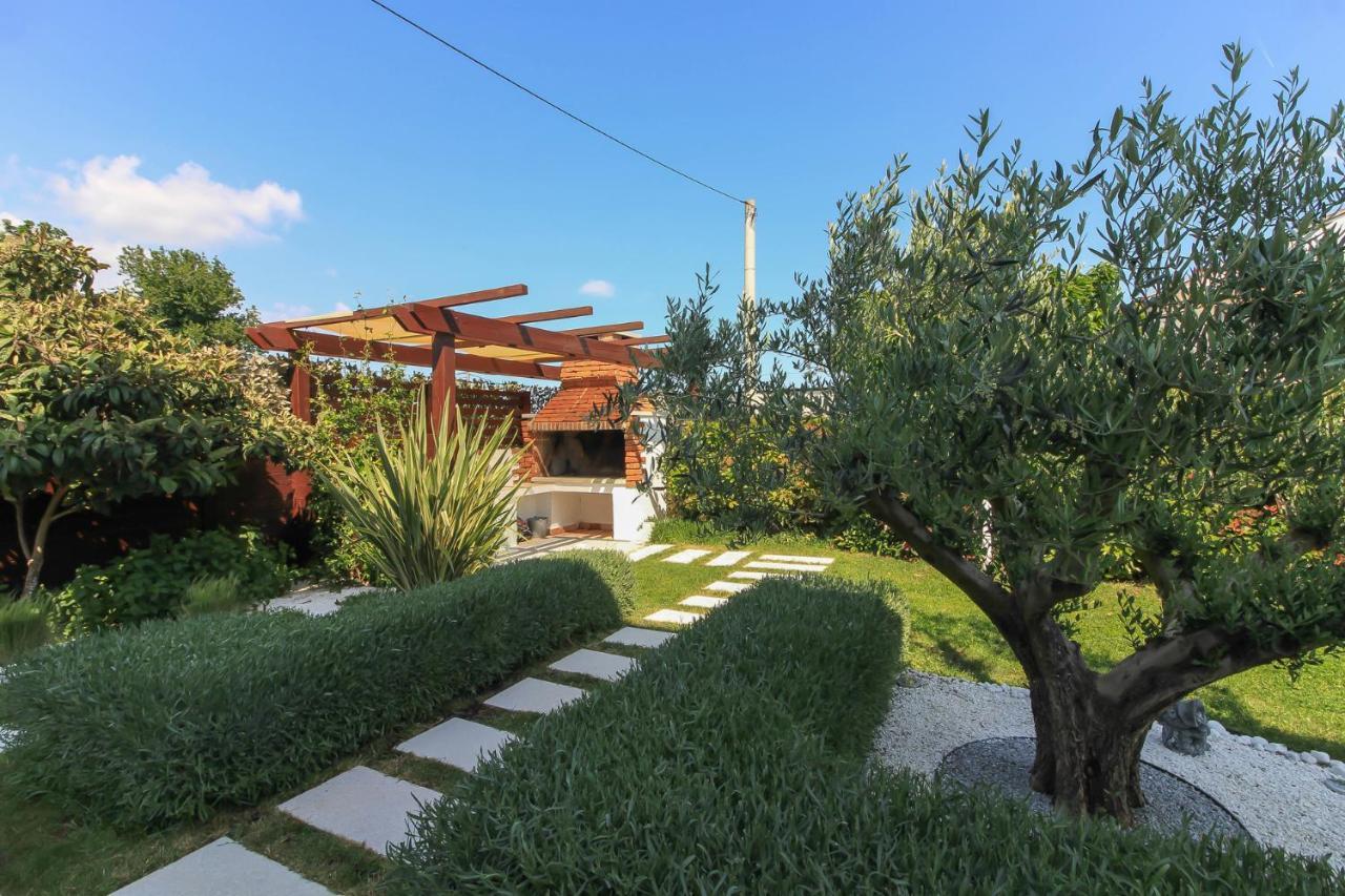 Modern Villa Nerina With Private Pool Near 普拉 外观 照片