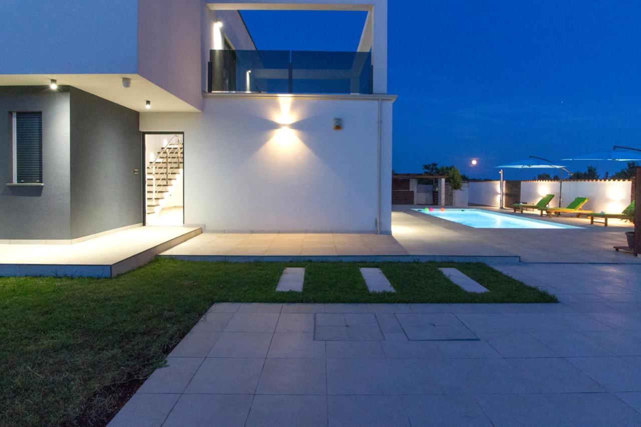 Modern Villa Nerina With Private Pool Near 普拉 外观 照片