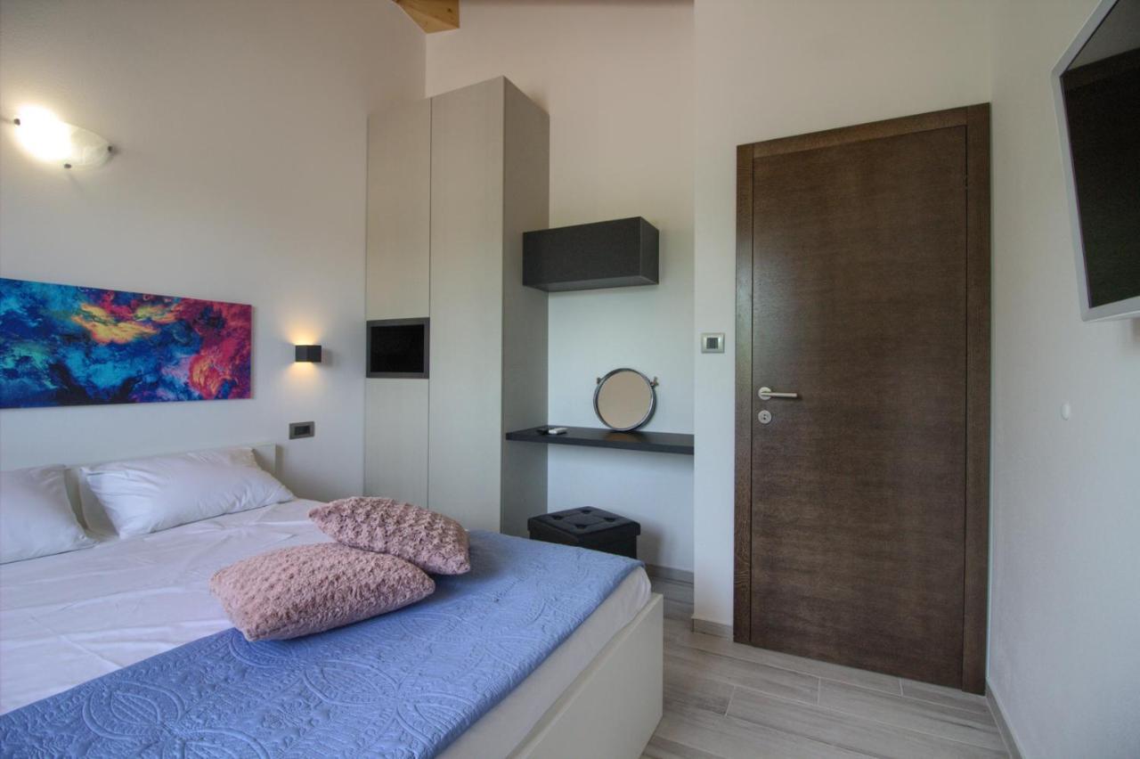 Modern Villa Nerina With Private Pool Near 普拉 外观 照片