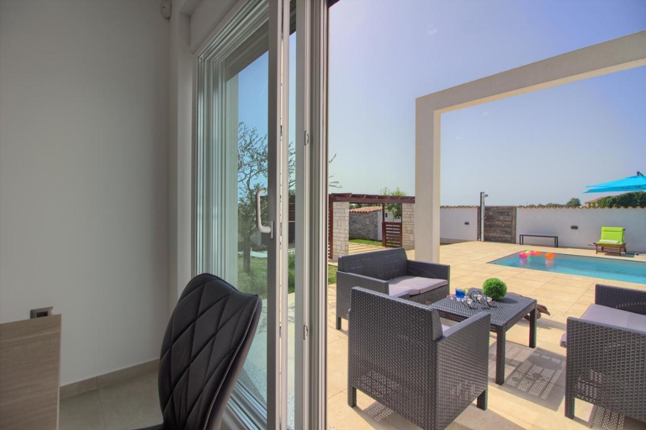 Modern Villa Nerina With Private Pool Near 普拉 外观 照片