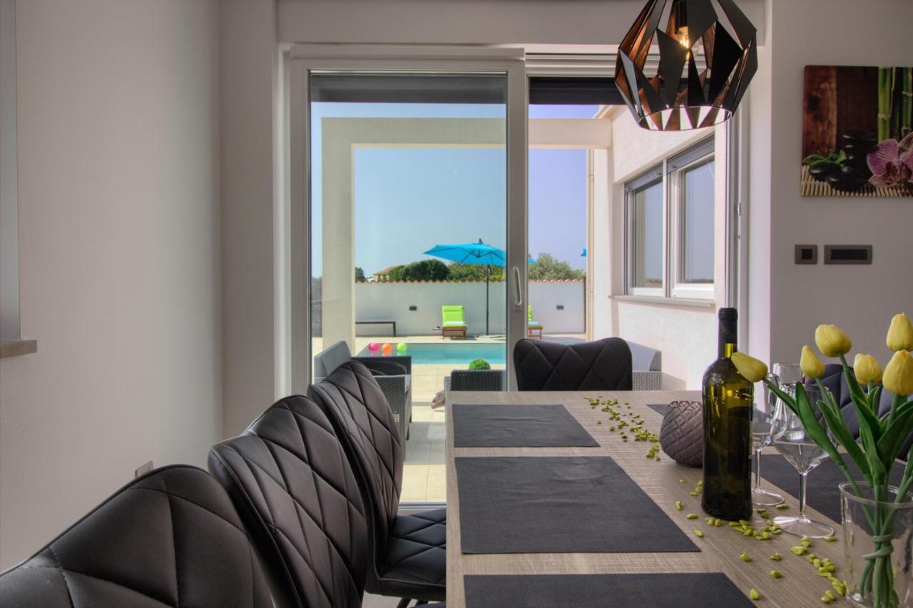 Modern Villa Nerina With Private Pool Near 普拉 外观 照片